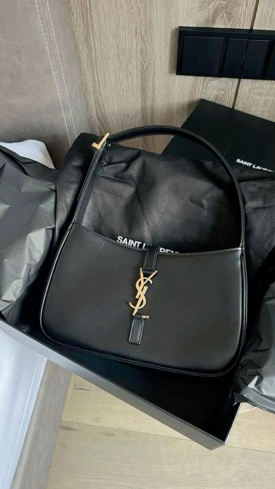 Yves Saint Laurent Le 5 à 7 Hobo Shoulder Bag