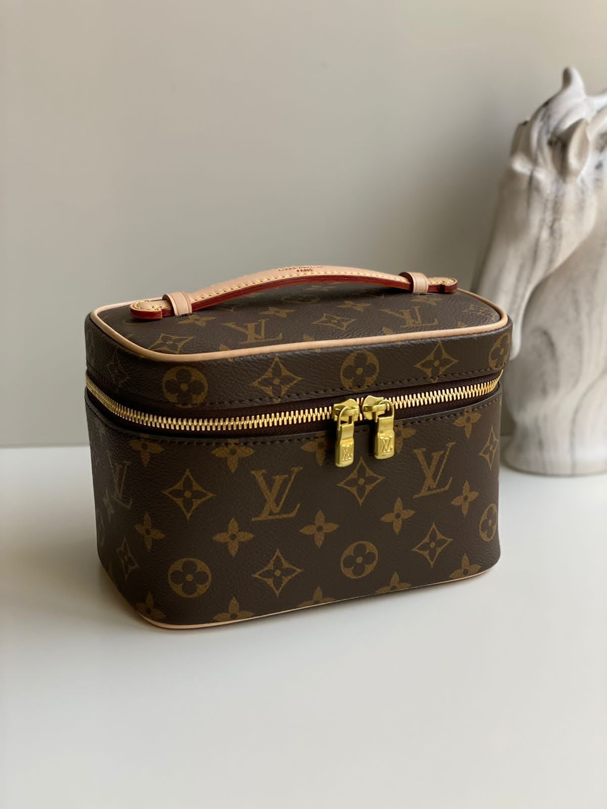 Nice BB vanity LV Size M